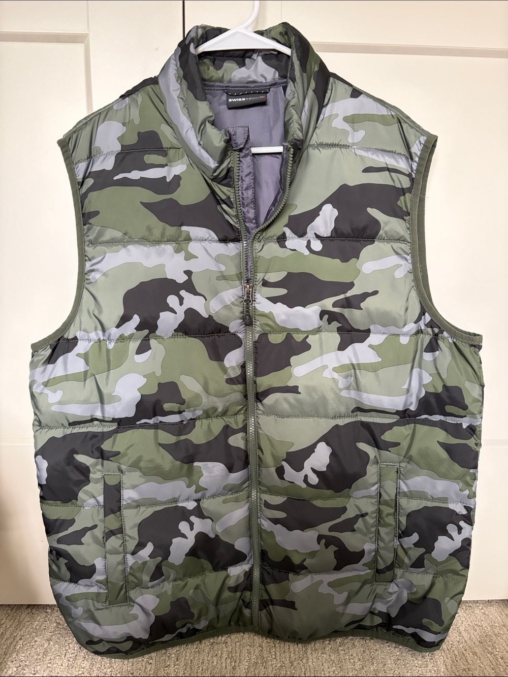Swiss Tech Men's Green Camo Quilted Puffer Vest